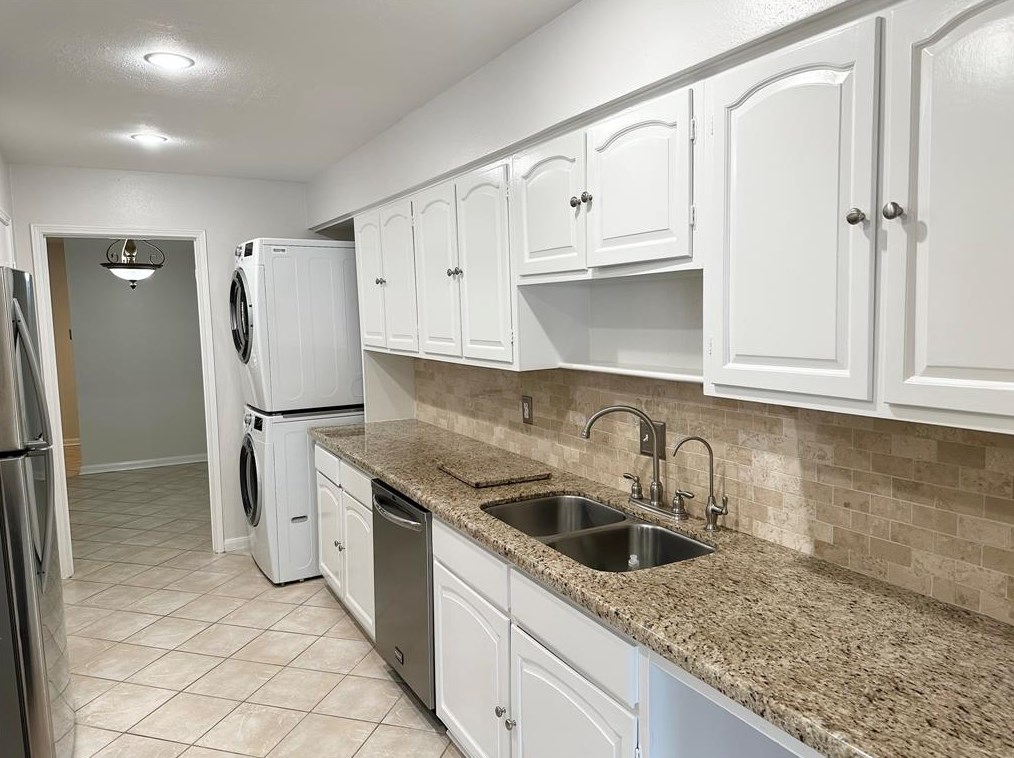 12997 Trail Hollow Dr, Houston TX  77079-3799 exterior