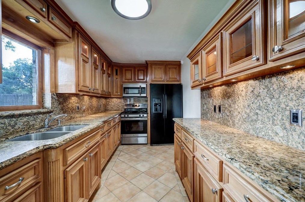 7330 Tours St, Houston TX  77036-6418 exterior