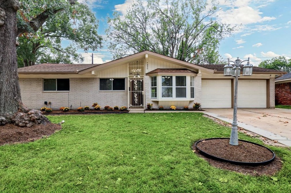 7330 Tours St, Houston TX  77036-6418 exterior
