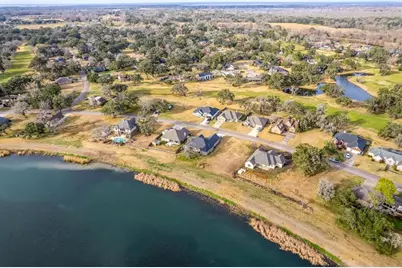 2134 Twin Lakes Boulevard, West Columbia, TX 77486 - Photo 9