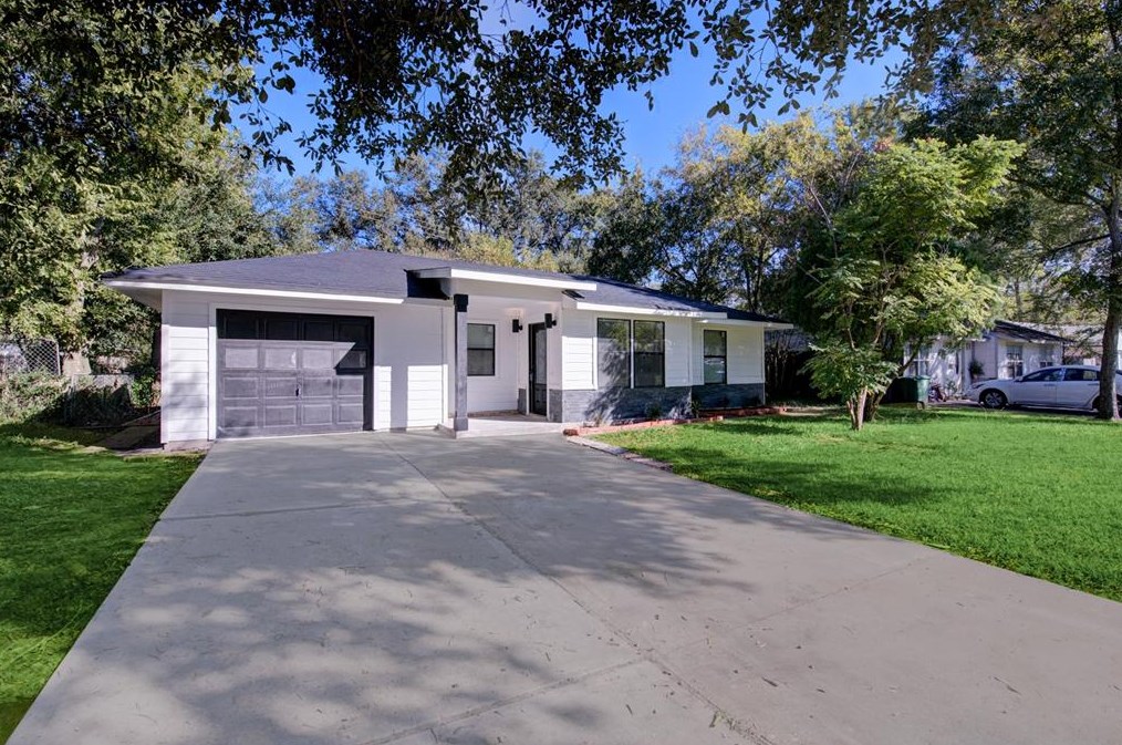 5914 Carew St, Houston TX  77074-7715 exterior