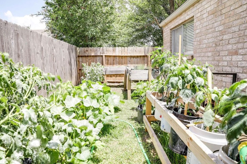 15610 Creekhaven Dr, Houston TX 77084-3608 exterior