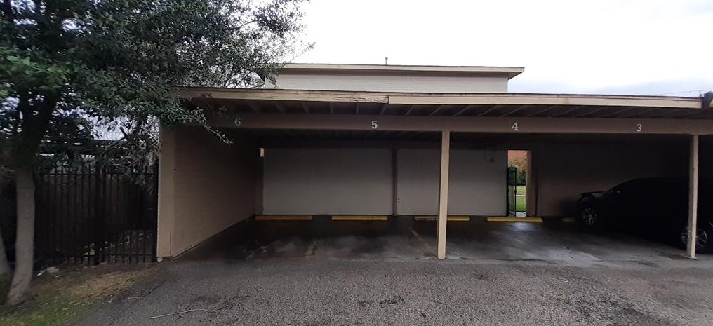 7617 Pecan Villas Dr, Houston TX  77061-1664 exterior