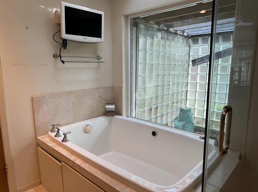 5747 Jackwood, Houston TX  77074-7737 exterior