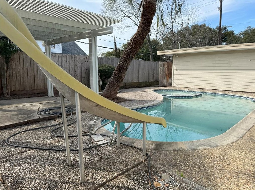 5747 Jackwood, Houston TX  77074-7737 exterior