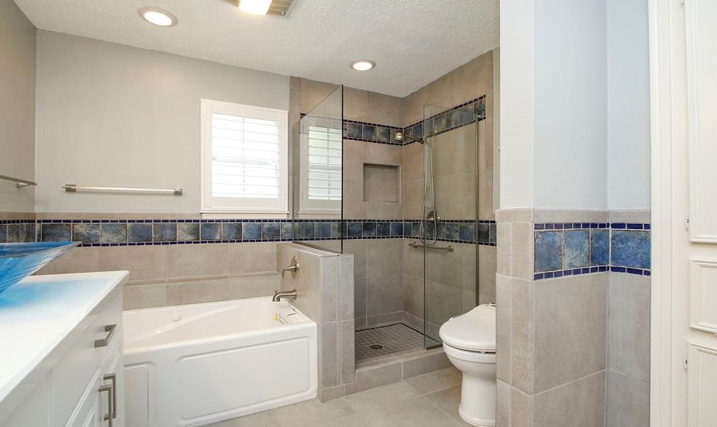3815 Stillview Dr, Houston TX  77068-2917 exterior