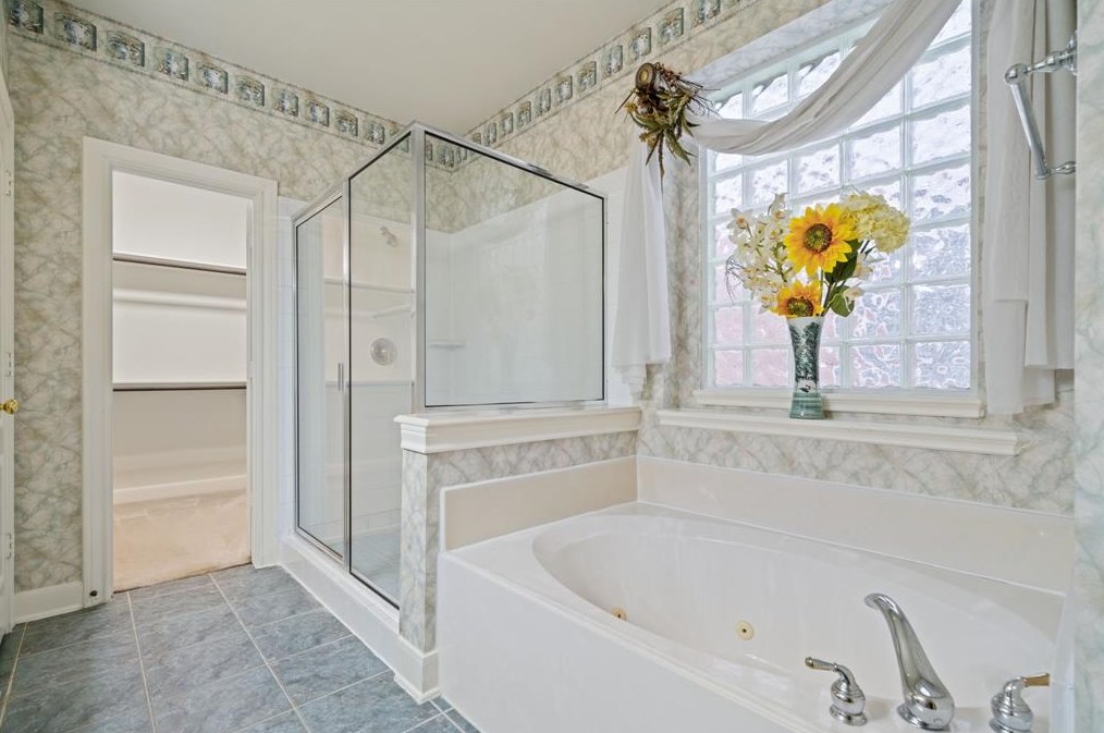 1778 Lakeside Enclave Dr, Houston TX  77077-1688 exterior