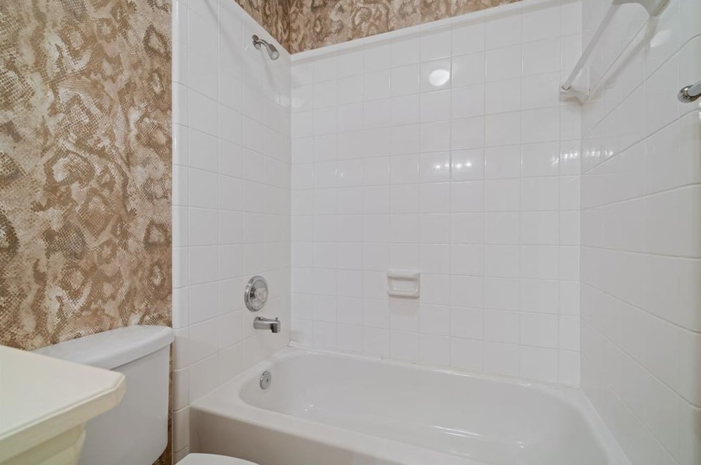 1778 Lakeside Enclave Dr, Houston TX  77077-1688 exterior