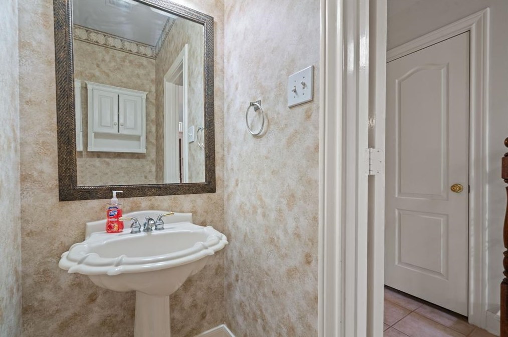 1778 Lakeside Enclave Dr, Houston TX  77077-1688 exterior