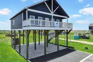 1025 Sunset Circle W, Crystal Beach, TX 77650 - Photo 3