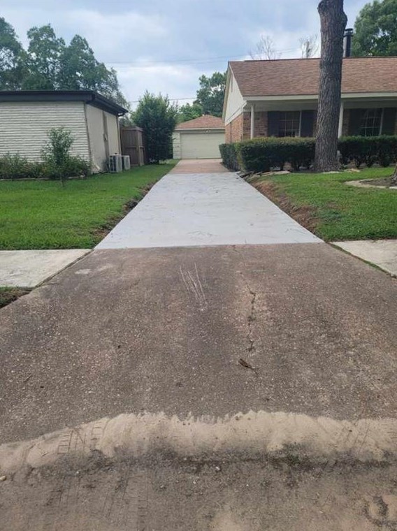 5614 Spellman Rd, Houston TX  77096-6150 exterior