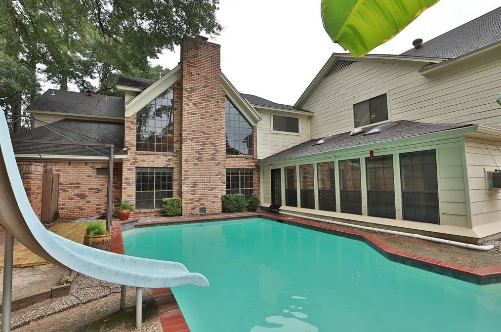 6730 Mossridge Dr, Houston TX  77069-2456 exterior