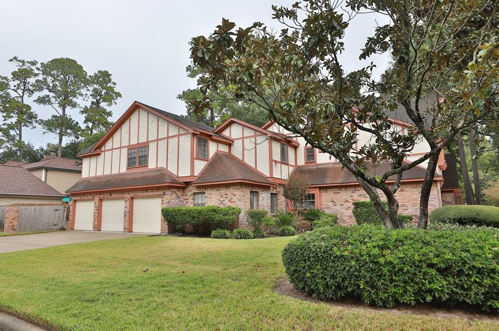 6730 Mossridge Dr, Houston TX  77069-2456 exterior