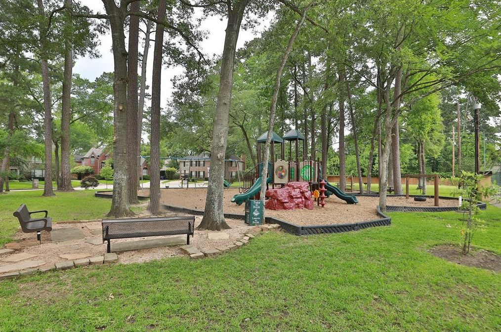 6730 Mossridge Dr, Houston TX  77069-2456 exterior