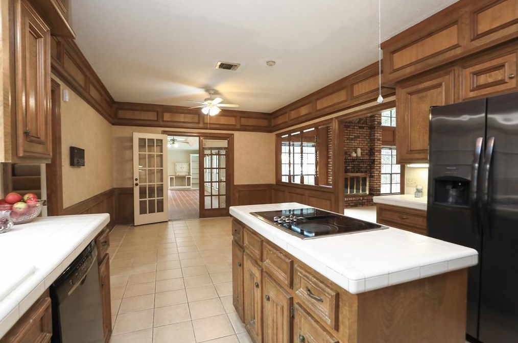 6730 Mossridge Dr, Houston TX  77069-2456 exterior