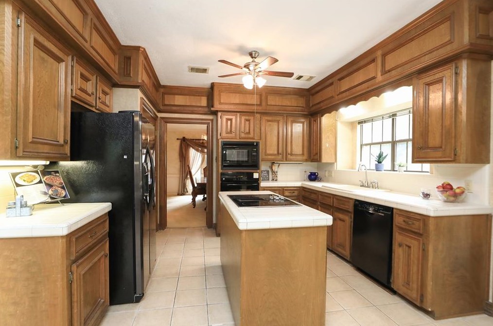 6730 Mossridge Dr, Houston TX  77069-2456 exterior