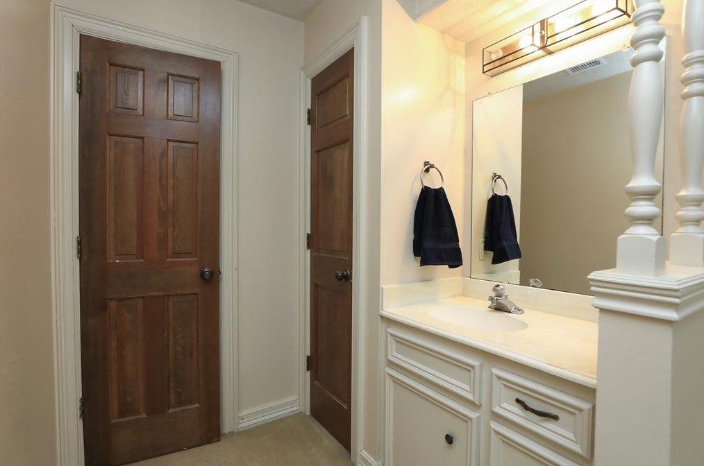 6730 Mossridge Dr, Houston TX  77069-2456 exterior