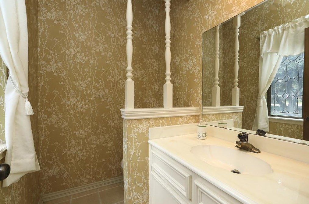 6730 Mossridge Dr, Houston TX  77069-2456 exterior