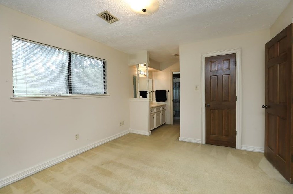 6730 Mossridge Dr, Houston TX  77069-2456 exterior