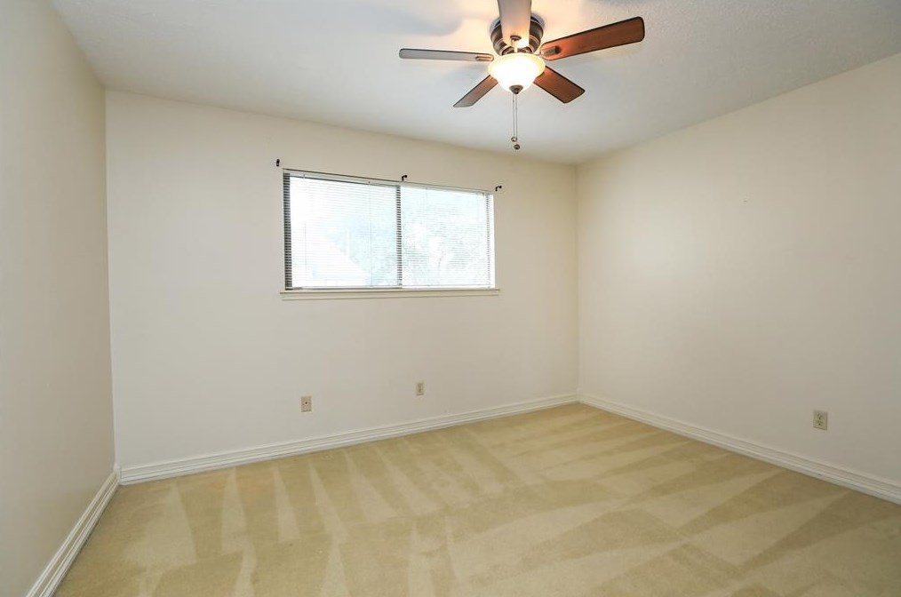 6730 Mossridge Dr, Houston TX  77069-2456 exterior