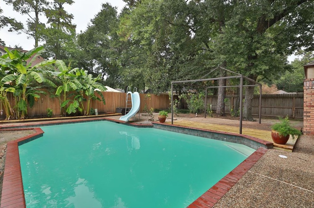 6730 Mossridge Dr, Houston TX  77069-2456 exterior