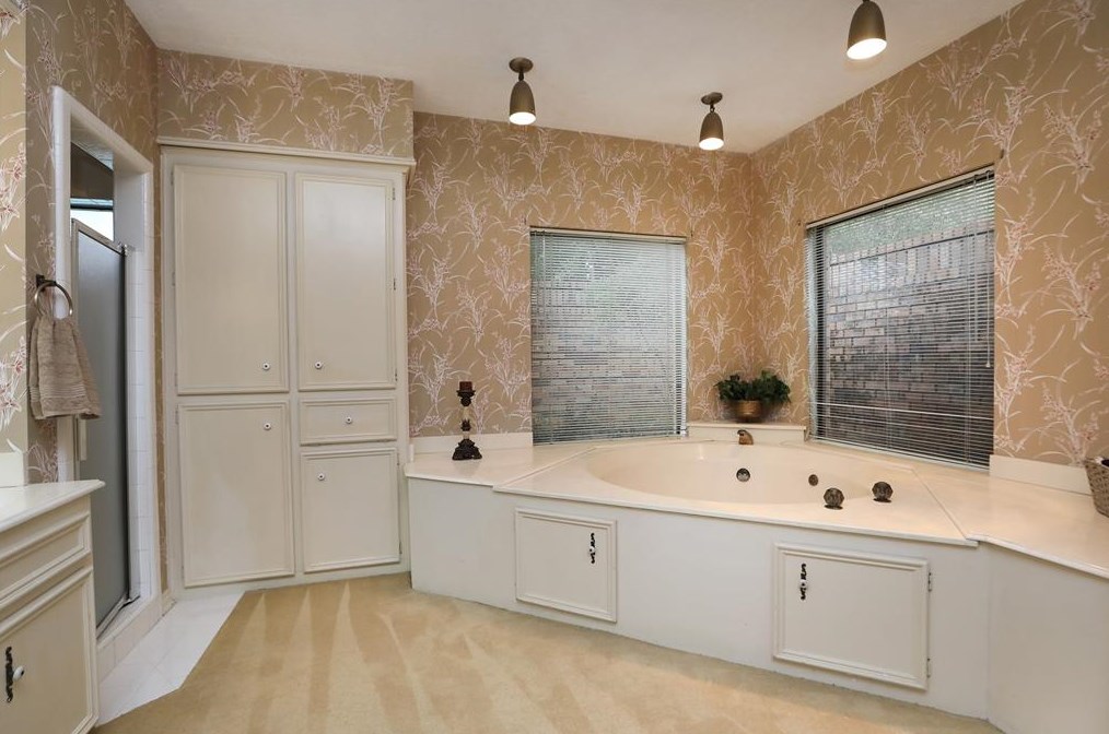 6730 Mossridge Dr, Houston TX  77069-2456 exterior