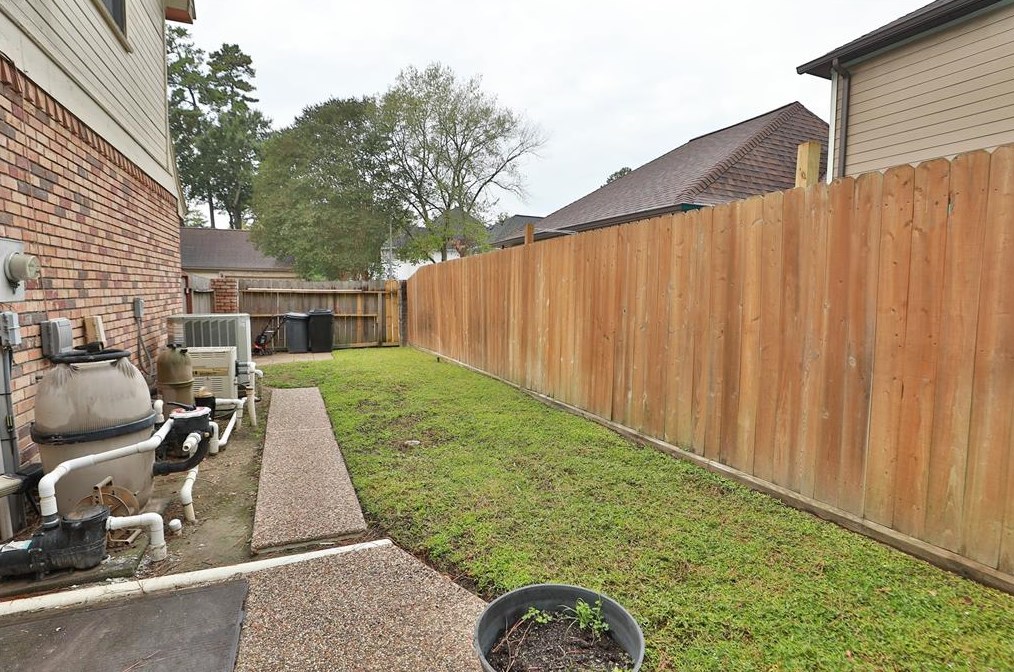 6730 Mossridge Dr, Houston TX  77069-2456 exterior