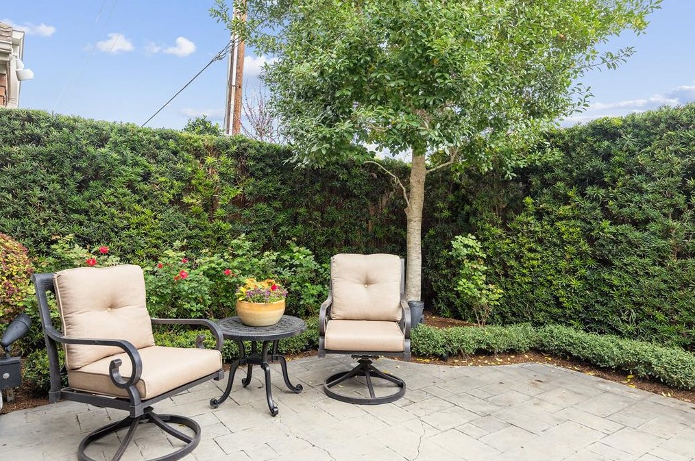 1327 Winrock Blvd, Houston TX  77057-4010 exterior