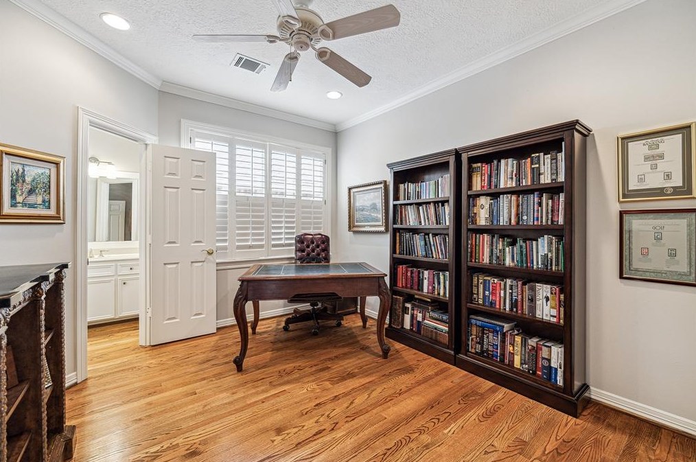 1327 Winrock Blvd, Houston TX  77057-4010 exterior