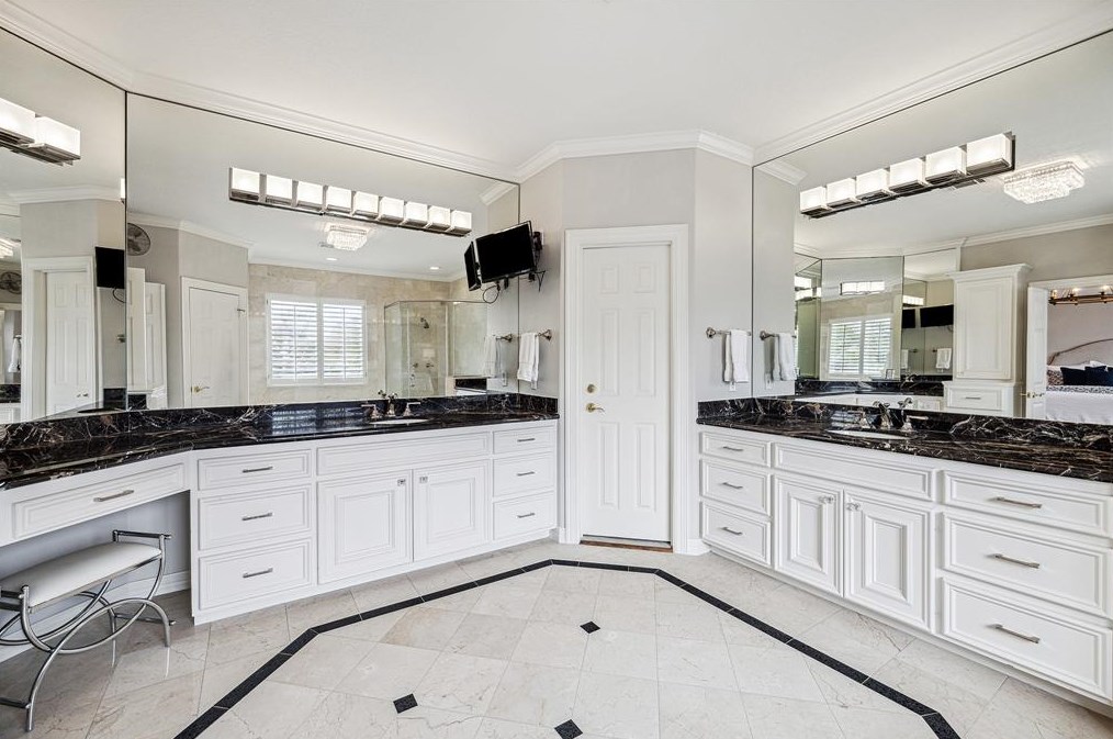 1327 Winrock Blvd, Houston TX  77057-4010 exterior