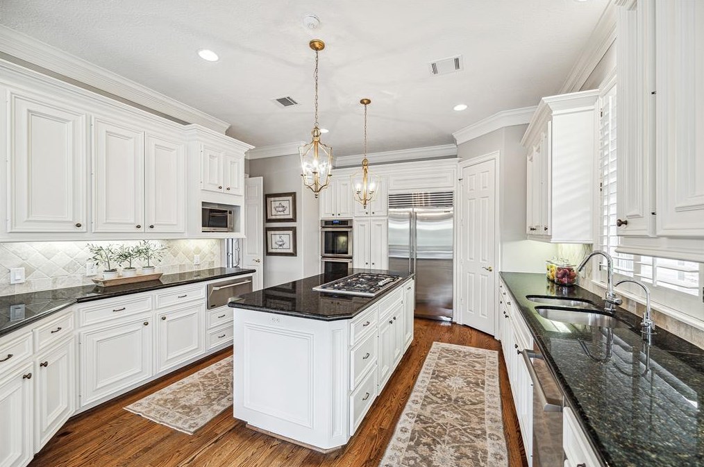 1327 Winrock Blvd, Houston TX  77057-4010 exterior