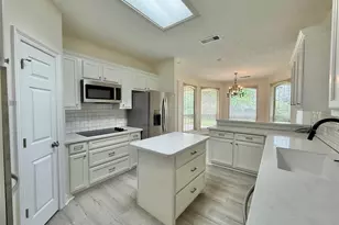 302 Buckingham Dr, Port Neches, TX 77651 - Photo 13