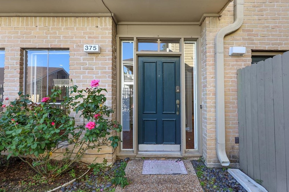 2100 Tanglewilde St, Houston TX  77063-1209 exterior