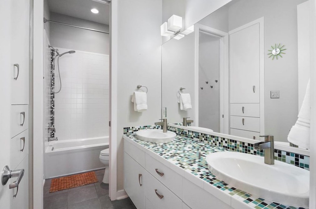 18734 Prince William Ln, Houston TX  77058-4227 exterior