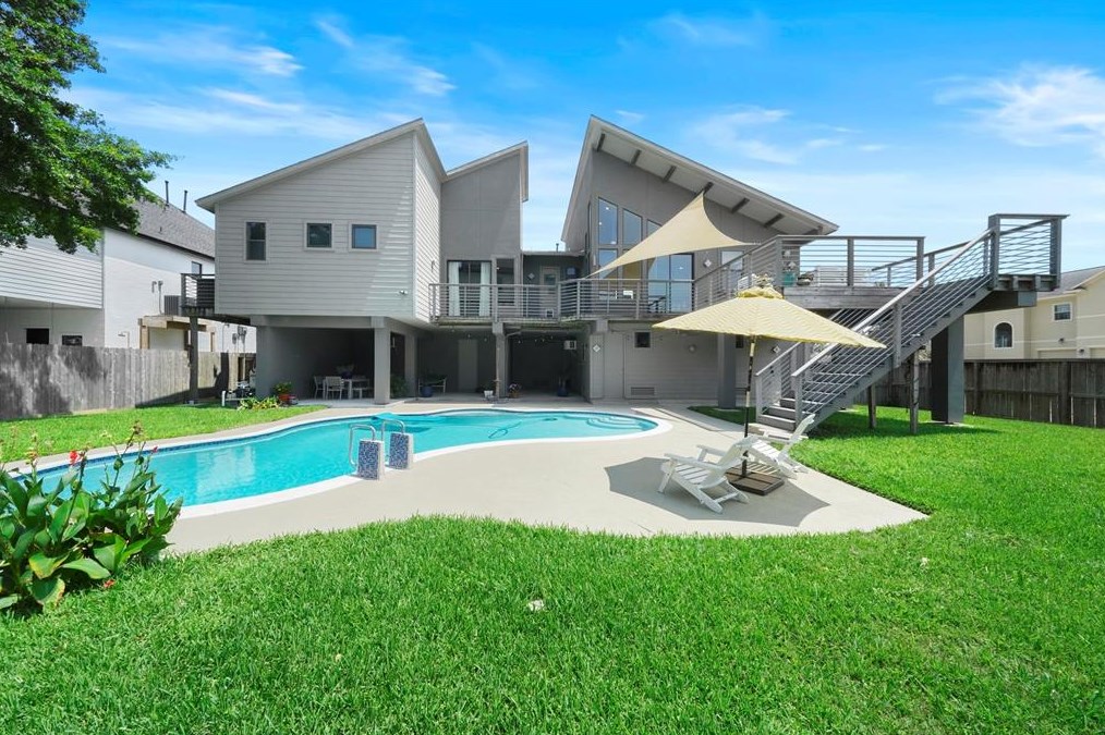 18734 Prince William Ln, Houston TX  77058-4227 exterior