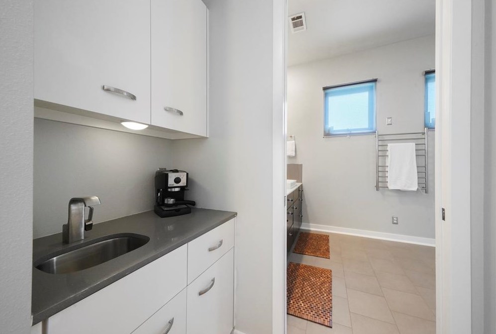 18734 Prince William Ln, Houston TX  77058-4227 exterior