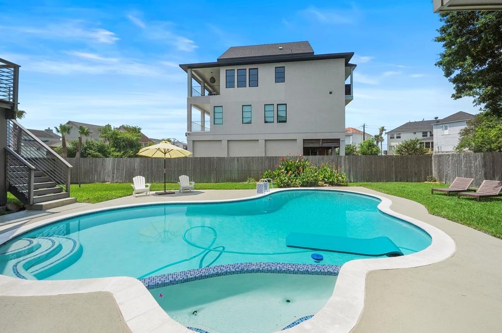 18734 Prince William Ln, Houston TX  77058-4227 exterior
