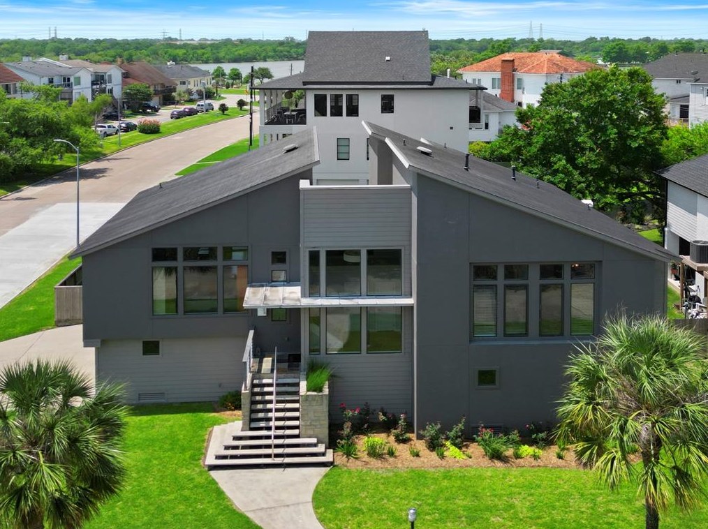 18734 Prince William Ln, Houston TX  77058-4227 exterior