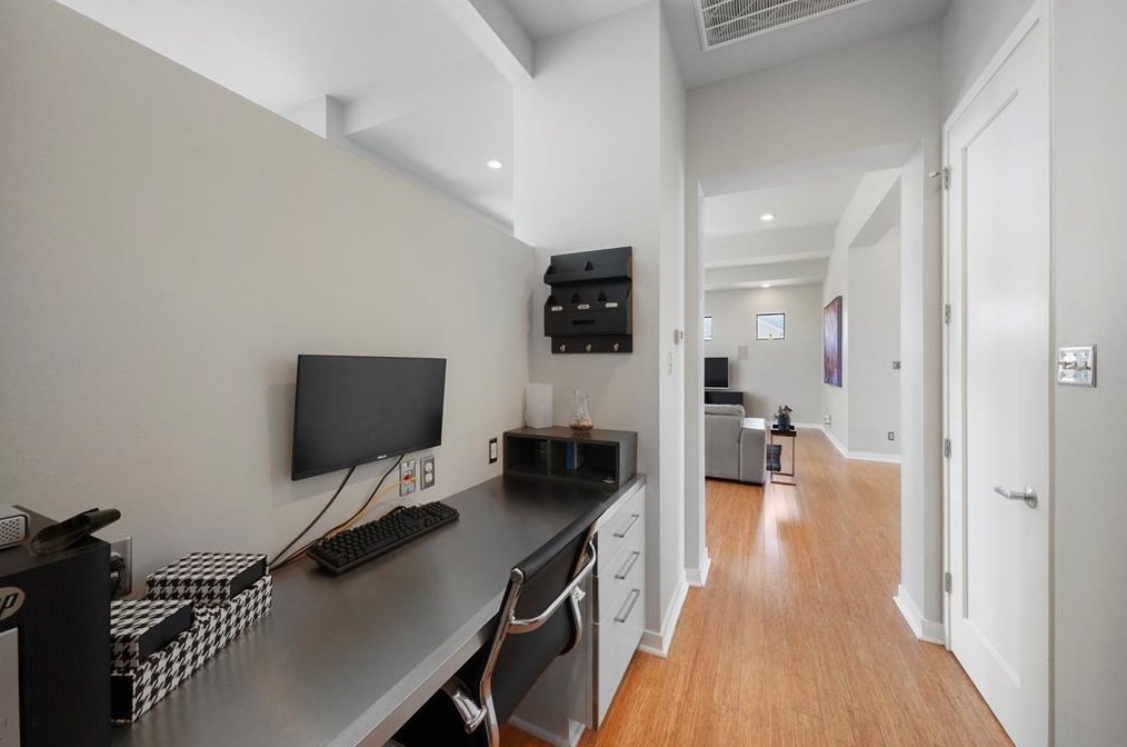 18734 Prince William Ln, Houston TX  77058-4227 exterior