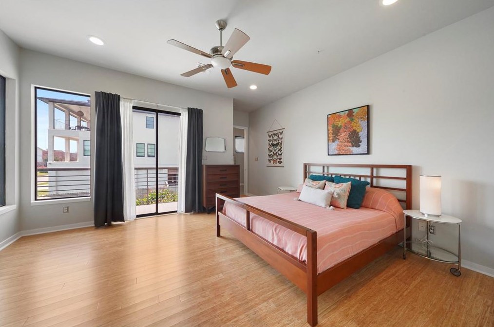 18734 Prince William Ln, Houston TX  77058-4227 exterior