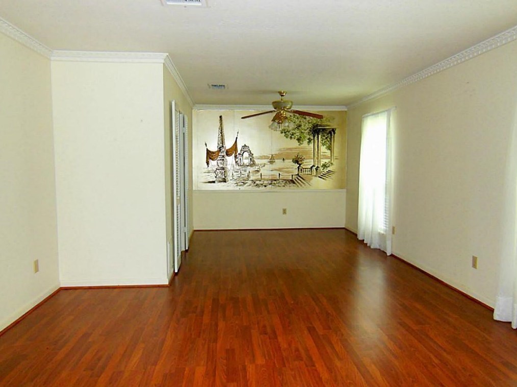 9323 Sharpview Dr, Houston TX  77036-5221 exterior