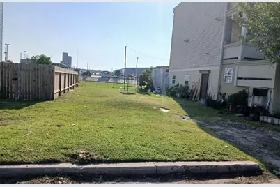 413 29th Street, Galveston, TX 77550 - Photo 3