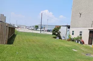 413 29th St, Galveston, TX 77550 - Photo 1