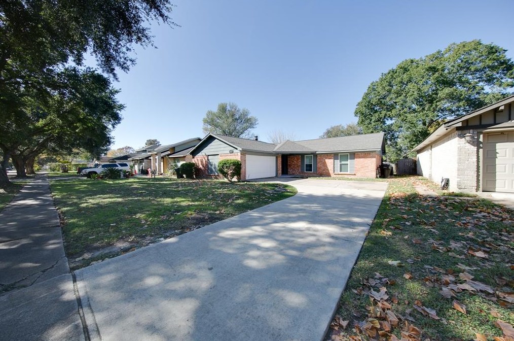 614 Leicester Ln, Houston TX  77034-5446 exterior