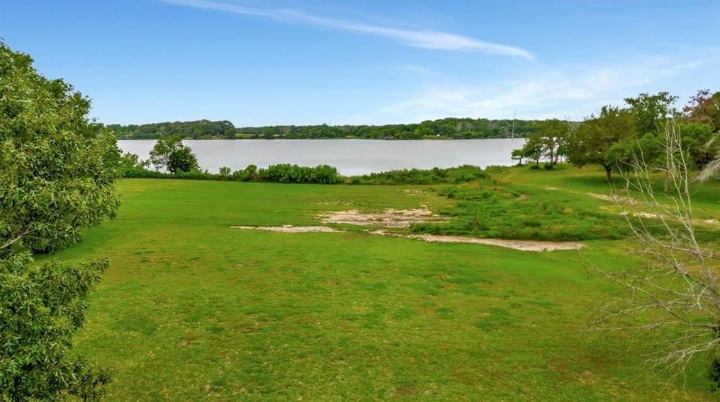 4002 Laurel Grv Dr, Taylor Lake Village TX 77586-5015 exterior