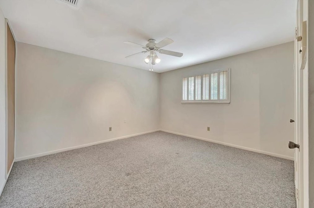 4002 Laurel Grv Dr, Taylor Lake Village TX 77586-5015 exterior