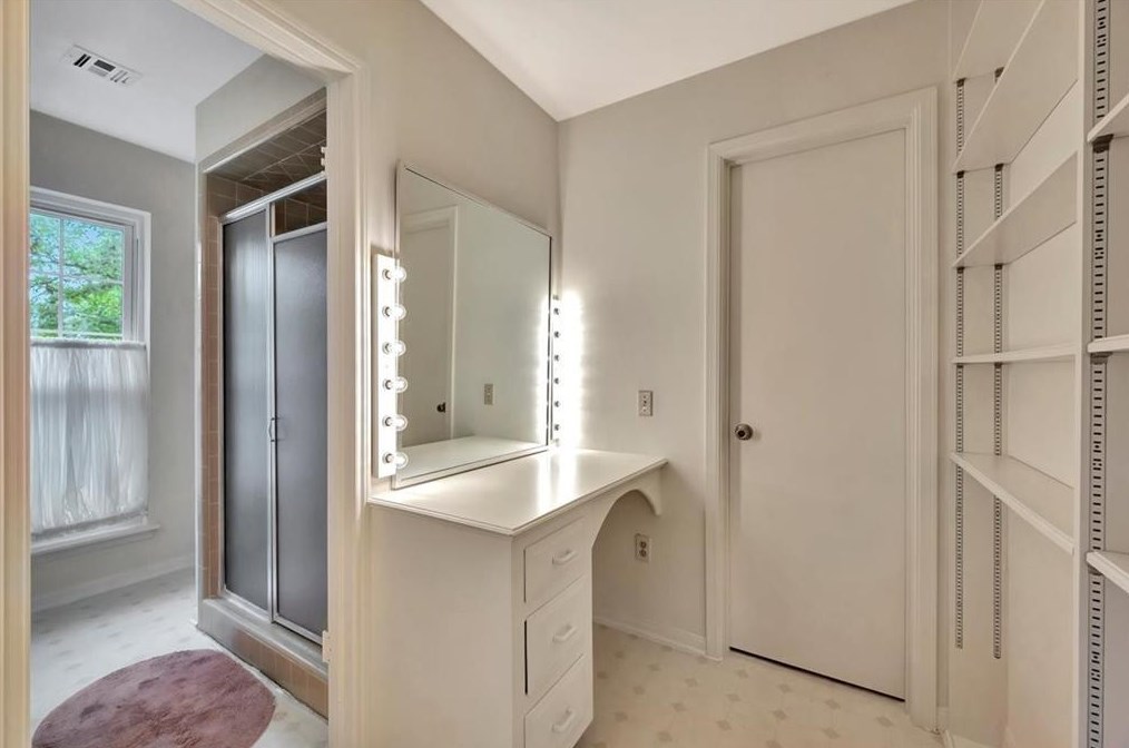 4002 Laurel Grv Dr, Taylor Lake Village TX 77586-5015 exterior