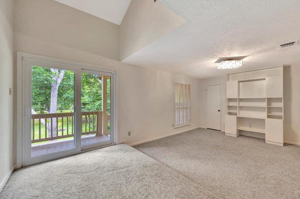 4002 Laurel Grv Dr, Taylor Lake Village TX 77586-5015 exterior