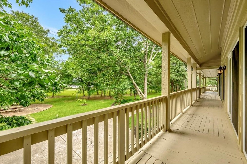 4002 Laurel Grv Dr, Taylor Lake Village TX 77586-5015 exterior