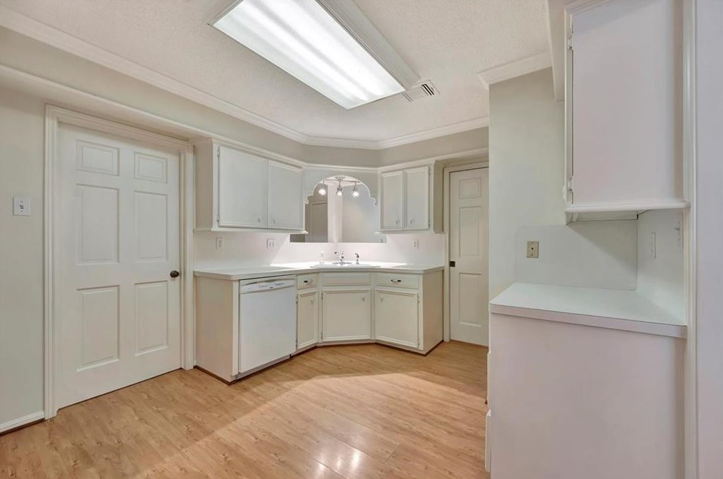 4002 Laurel Grv Dr, Taylor Lake Village TX 77586-5015 exterior